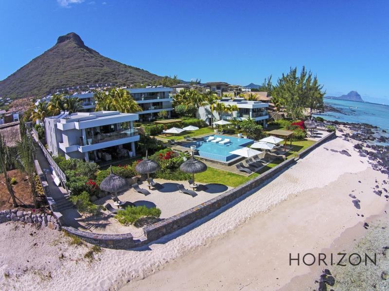 Leora Beach By Horizon Holidays Hotel Tamarin Exterior photo